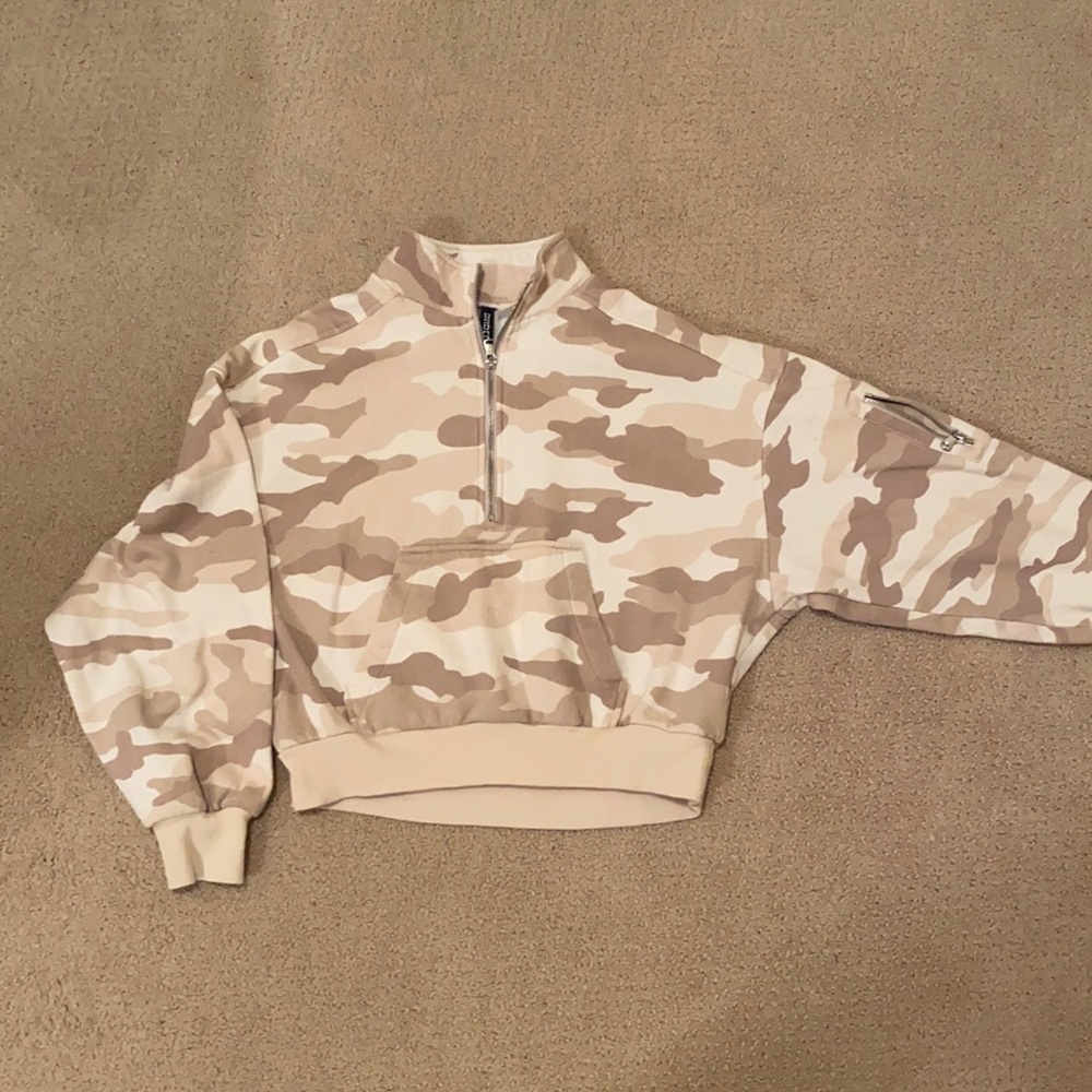H&M cropped quarter zip tan camo (medium)